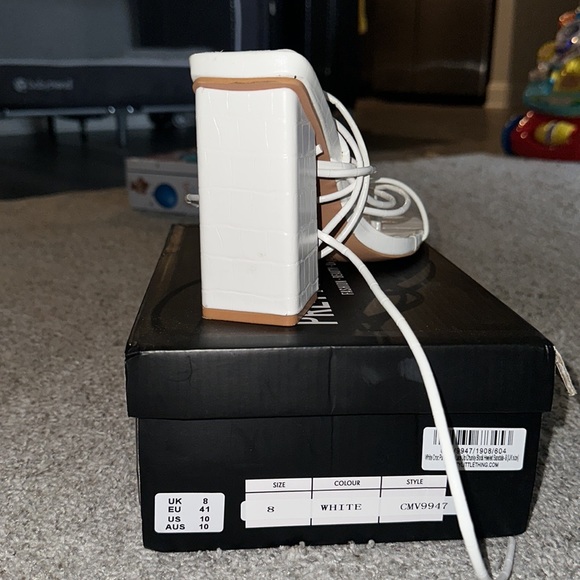 Cute and Comfortable White Strappy heel ! - Picture 3 of 6